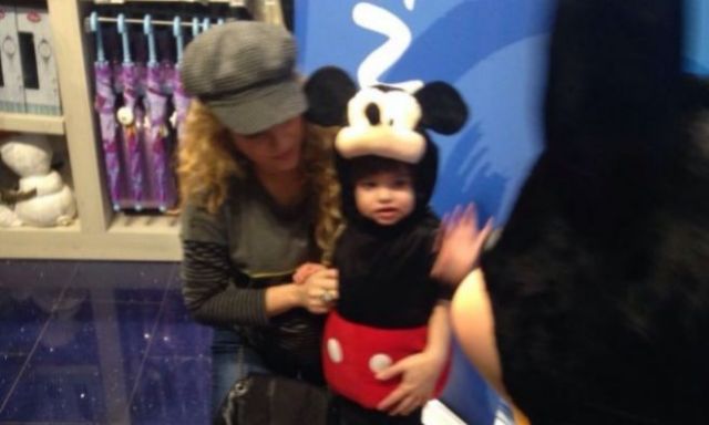  Shakira y su hijo Milan en noviembre en la inauguración de la nueva tienda Disney Store en Barcelona TWITTER 