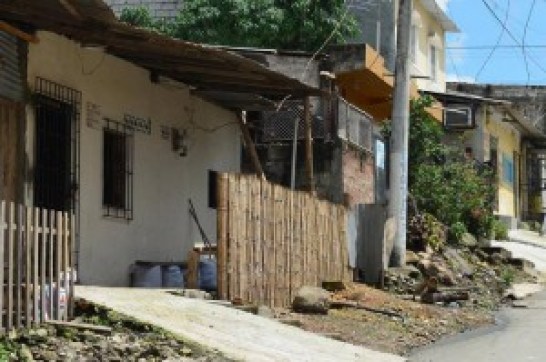 La modesta casa de Dolores en Guayaquil. La vivienda de esa mujer discapacitada figuraba como un centro de cultivo de zanahoria que serían exportadas a Venezuela.