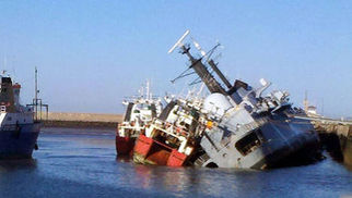Se hunde buque que encabezó desembarco argentino en Malvinas