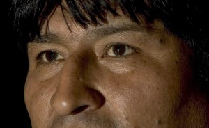 Evo Morales informa que Chávez recibe fisioterapia