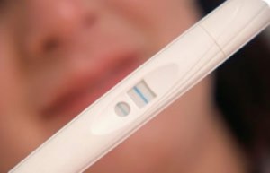 Funcionarias tendrán que someterse a pruebas de embarazo trimestrales