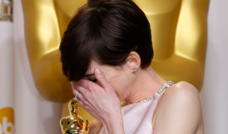 El sueño de Anne Hathaway se hace realidad con su primer Óscar