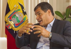 Correa no estará en el traslado de la urna de Chávez, pues no está en su agenda presidencial