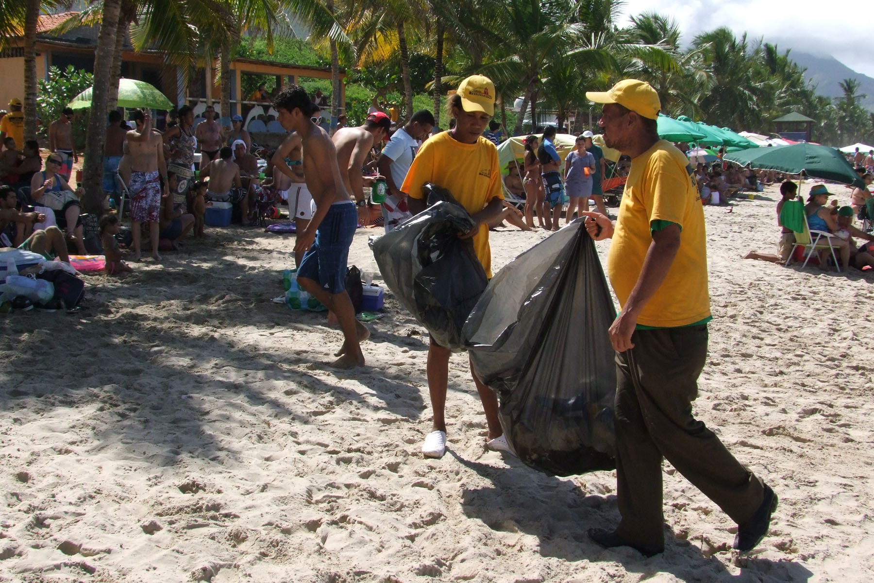 Realizan jornada de limpieza en Playa Guacuco