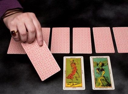 Descubre qué es lo que te dicen las cartas del Tarot y qué tan acertado es