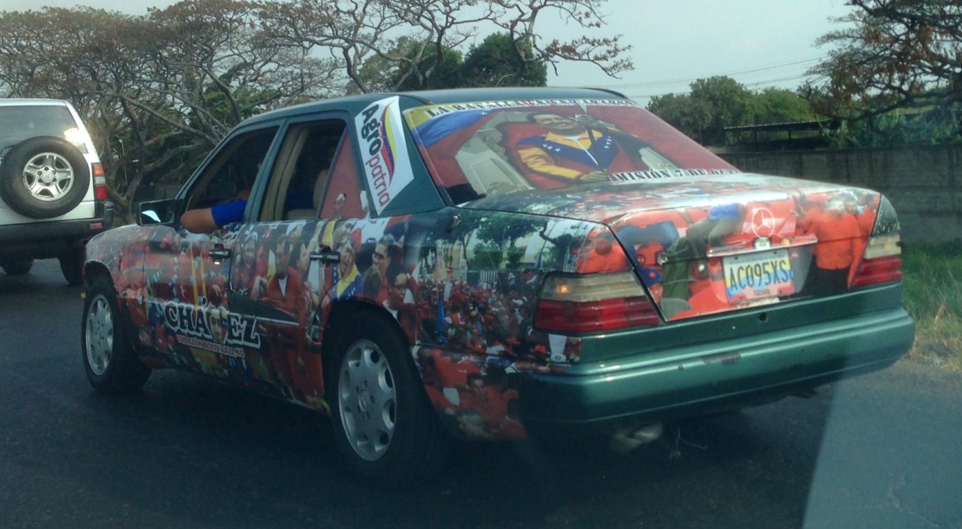 Un carro más chavista que Chávez (Foto + WTF)