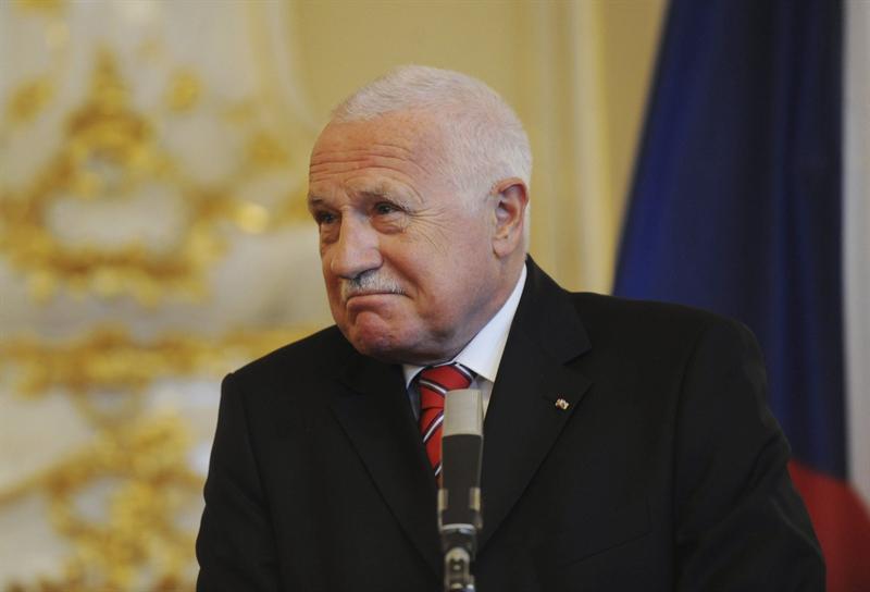 Presidente checo abandona sus funciones