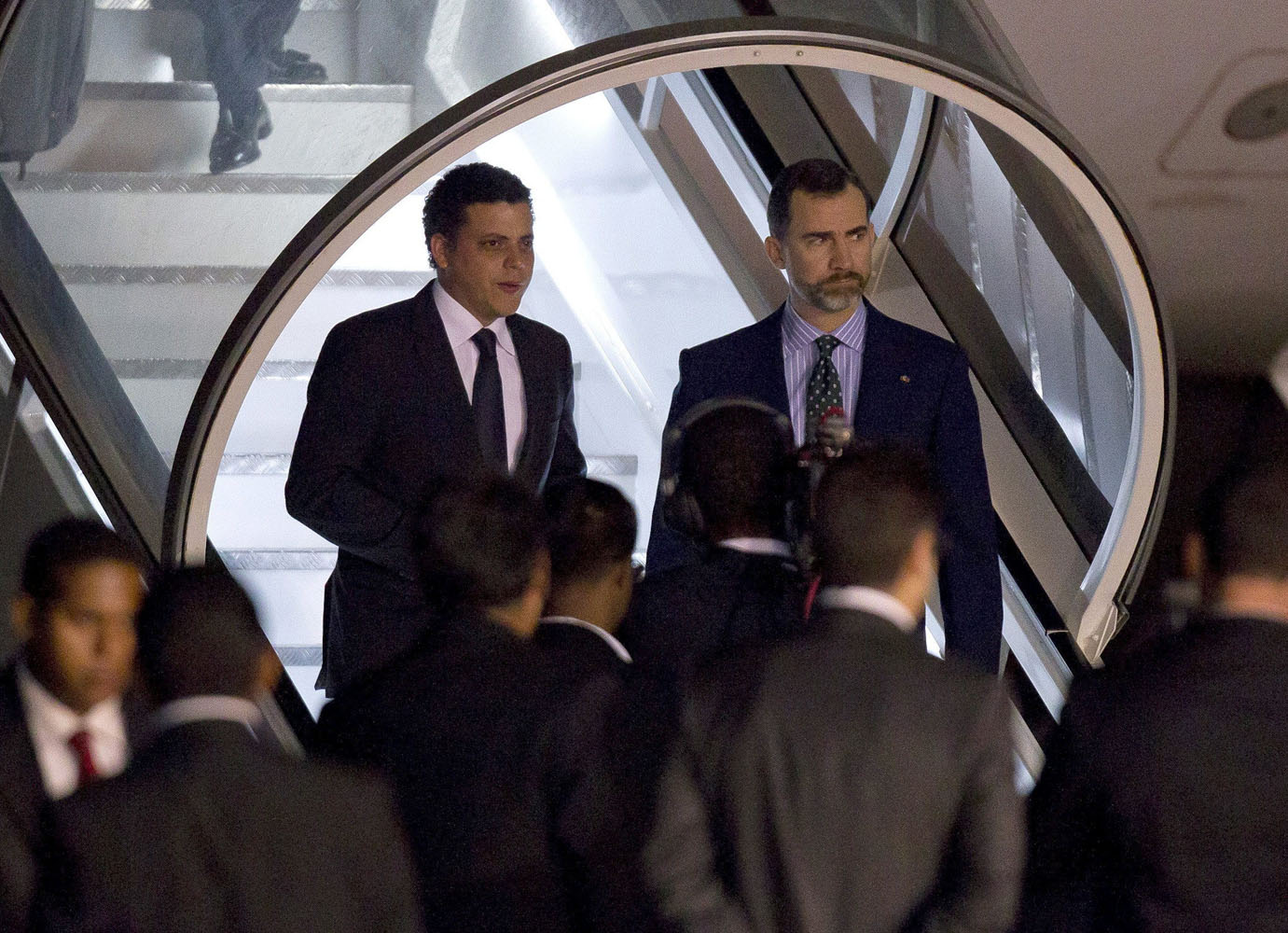 El príncipe Felipe de España llegó para el funeral de Chávez (Fotos)