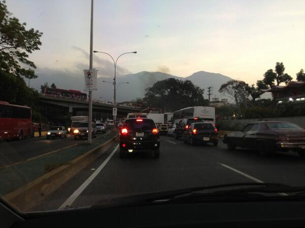 Colapsada la Intercomunal del Valle, la Panamericana y la Valle-Coche (FOTOS)