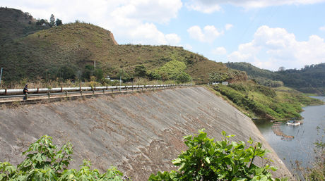 Denuncian contaminación y sequía en embalses