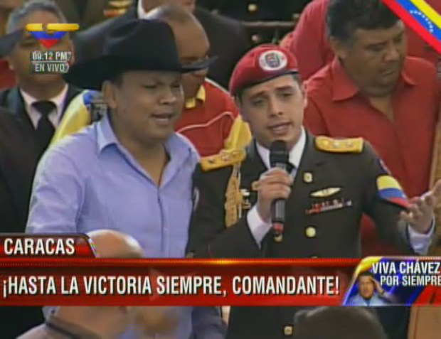 El teniente Escalona le cantó a Chávez (Imágenes y Videos)