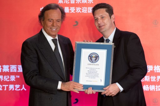 Julio Iglesias recibió trofeo Guinness (Fotos)