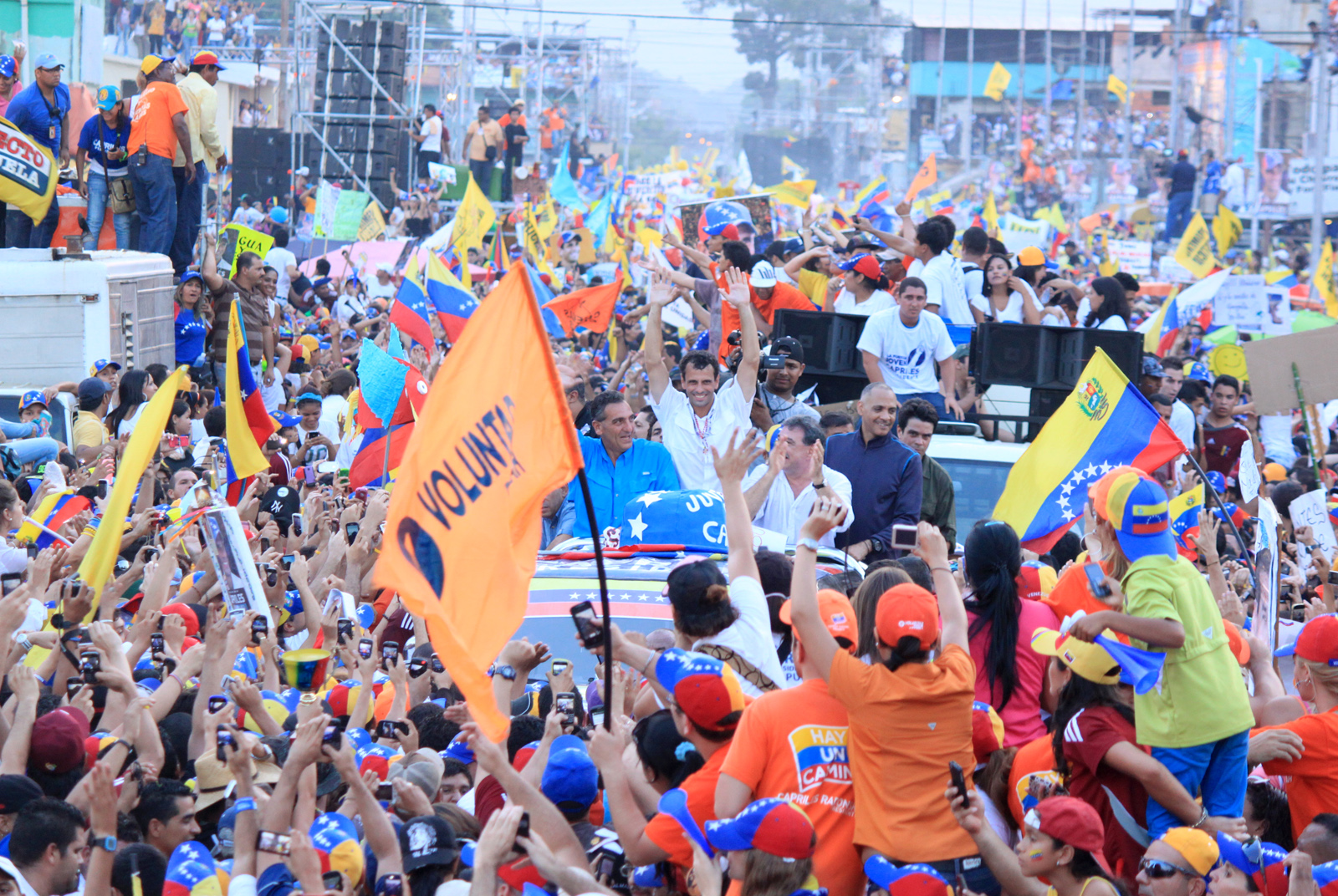 Las vibrantes imágenes de Capriles en Carabobo