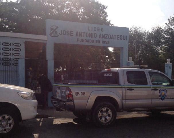 Explosión destruyó instalaciones del liceo Anzoátegui de Barcelona (Fotos)