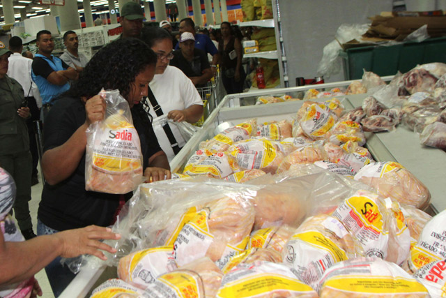 Ni las distribuidoras de pollo se salvan de los contrabandistas