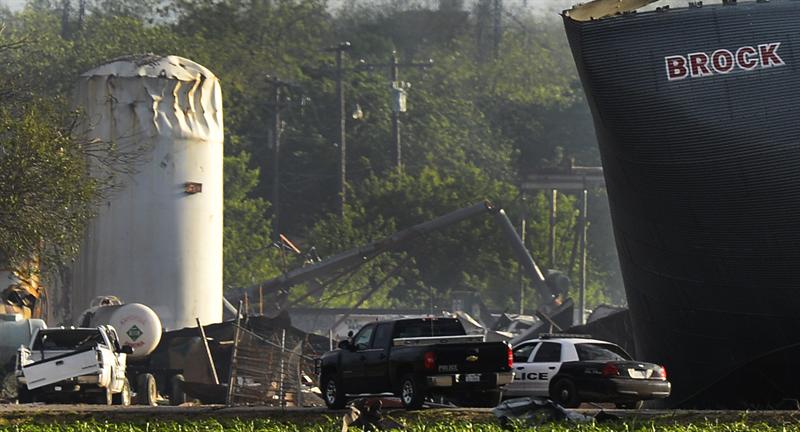 Se mantiene búsqueda de sobrevivientes tras explosión en Texas
