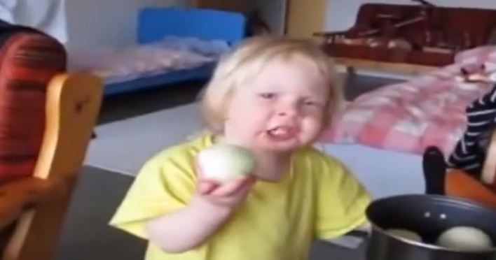 La bebé que amaba comer cebolla (Video + obviamente lágrimas)