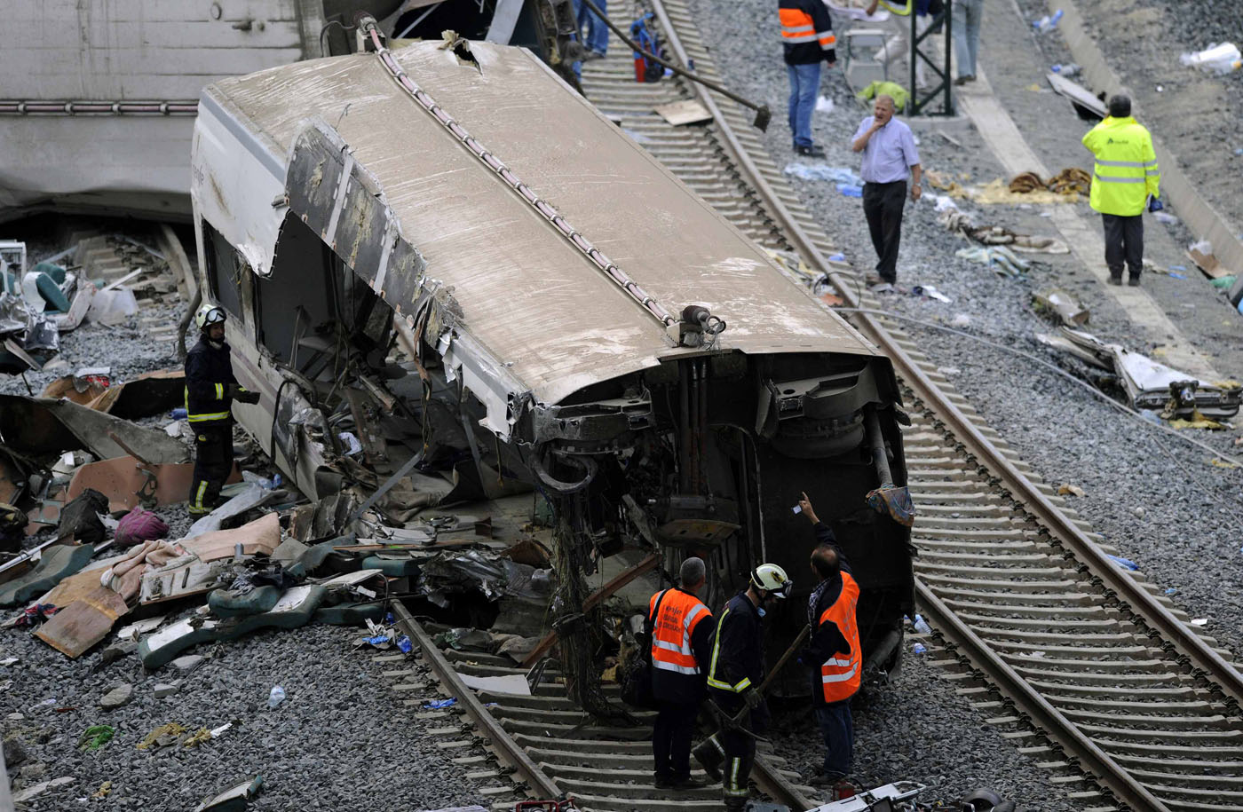 Examinan las cajas negras del tren de Santiago