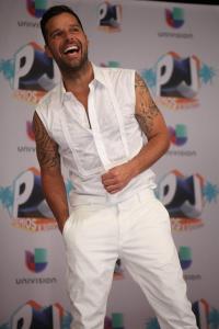 Ricky Martin, de blanco y guapo (Fotos)