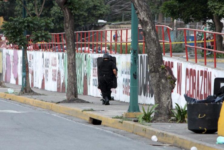 Así fue retirado el artefacto explosivo en las adyacencias del metro de Propatria (Fotos)