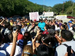 Habitantes de Nueva Casarapa protestan por presunta entrega de terrenos a la Misión Vivienda