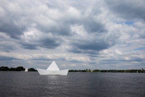 Un gigantesco barco de papel (Fotos)