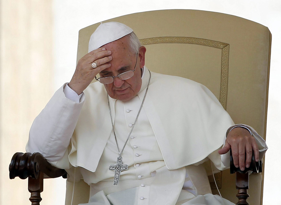El Papa agradece a Bertone la paciencia y el valor demostrado en la adversidad