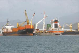 Más de 332 mil toneladas de alimentos esperan en la bahía de Puerto Cabello