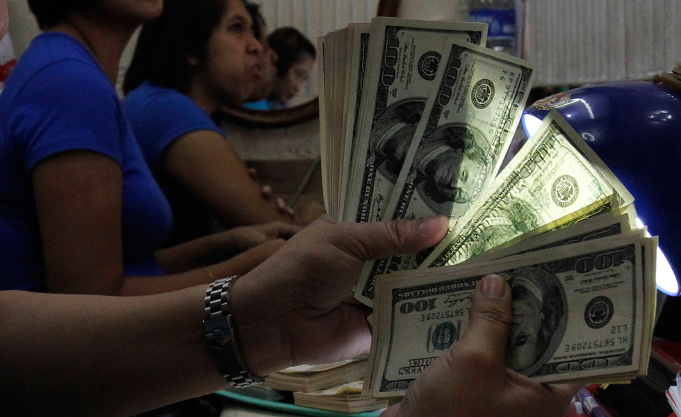 Maduro anuncia medidas para combatir especulación de precios y divisas
