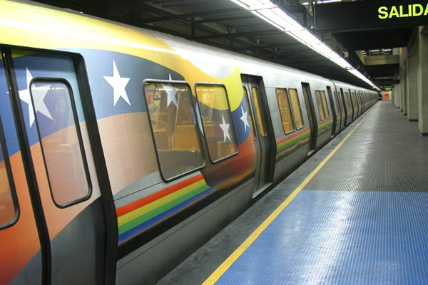Desalojan trenes en estaciones La Yaguara y Palo Verde del Metro de Caracas