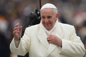 El papa Francisco recibió a 50 niñas enfermas antes de la audiencia general