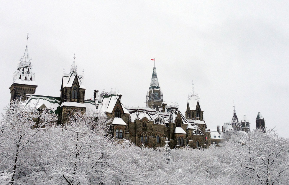 Primera gran nevada cubre la capital de Canadá (Fotos)