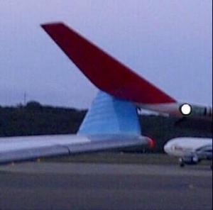 Avión chocó levemente en el aeropuerto de Maiquetía (Fotos)
