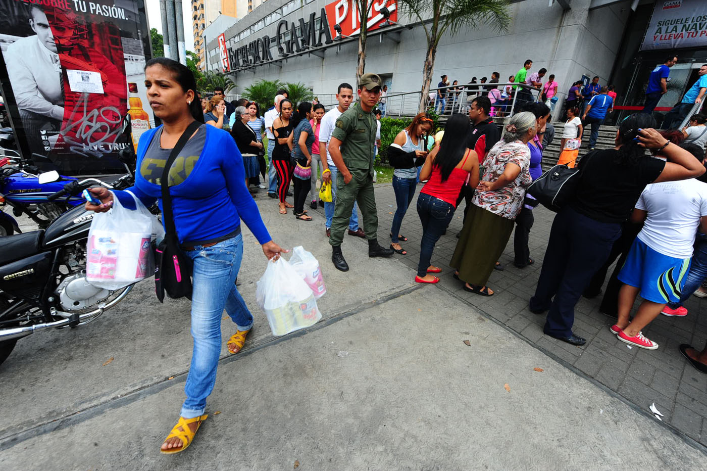 Venezuela, el país de las colas (Fotos)