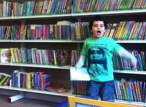 Niño de cuatro años tiene el mismo CI que Einstein y 190 libros leídos