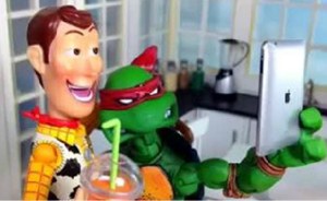 Woody de Toy Story es un adicto a las autofotos (Video)
