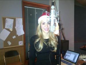 Shakira trabaja con espíritu navideño (Foto)