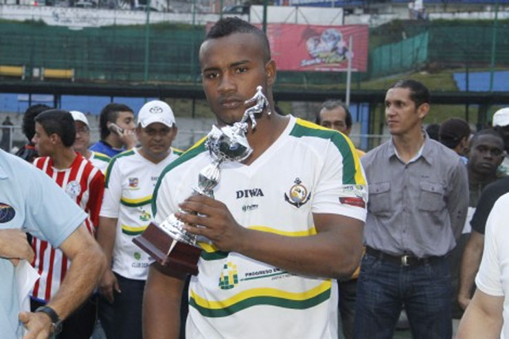 Sicarios asesinan a futbolista colombiano