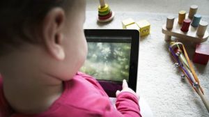 Soldaditos Vs. tabletas: la batalla por los niños