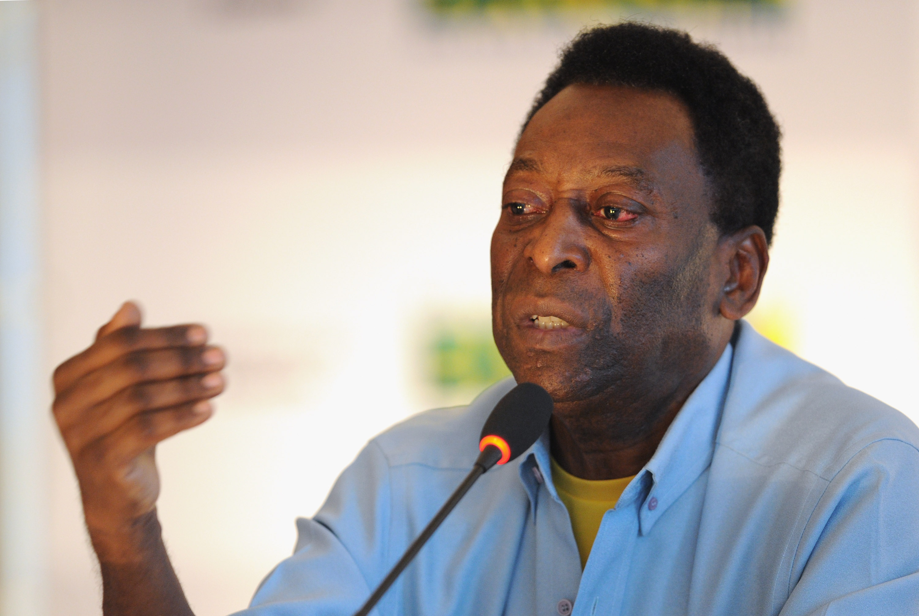 Pelé se une a los decepcionados con el Mundial 2014