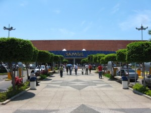 Cavececo: Situación en centros comerciales es crítica debido a horarios