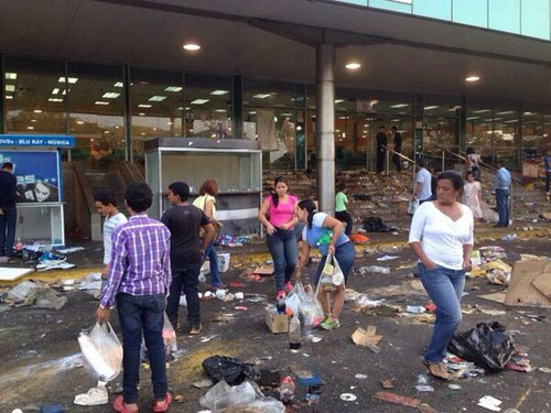 Así quedó supermercado de El Limón tras saqueo (Video)