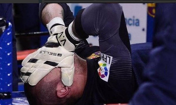 Triste despedida de Valdés en el Barça: Lesión y se pierde el Mundial (Video)