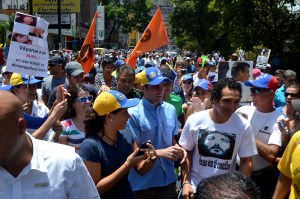 Capriles: La fuerza de las calles debe pasar a la organización social