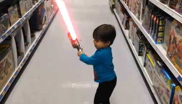 Hace ver a su hijo como un superhéroe en estos videos llenos de VFX (Genial)