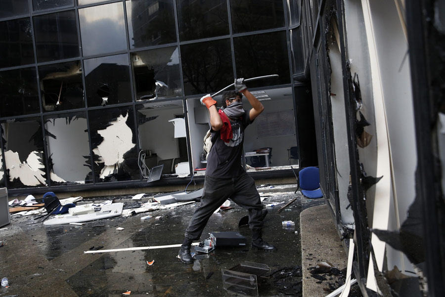 Siete detenidos por destrozos en Torre Británica quedaron libres