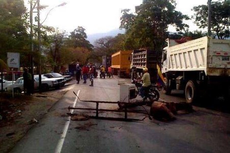 Cerrada la carretera Puerto la Cruz – Cumaná (Foto)