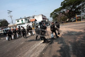 Once detenidos y tres heridos en operativo para despejar vías en San Cristóbal