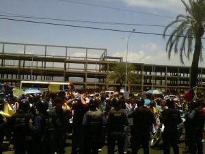 Piquete de PoliAnzoátegui impidió marcha de padres en contra de Resolución 058 (Foto)