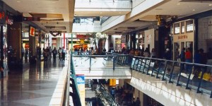 Gobierno regulará vía Habilitante funcionamiento de centros comerciales